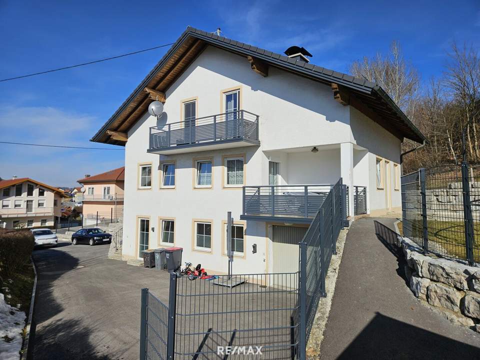 1- bis 2-Familienhaus in erhöhter Lage mit Fernsicht und moderner Solar-/Wärmetechnik