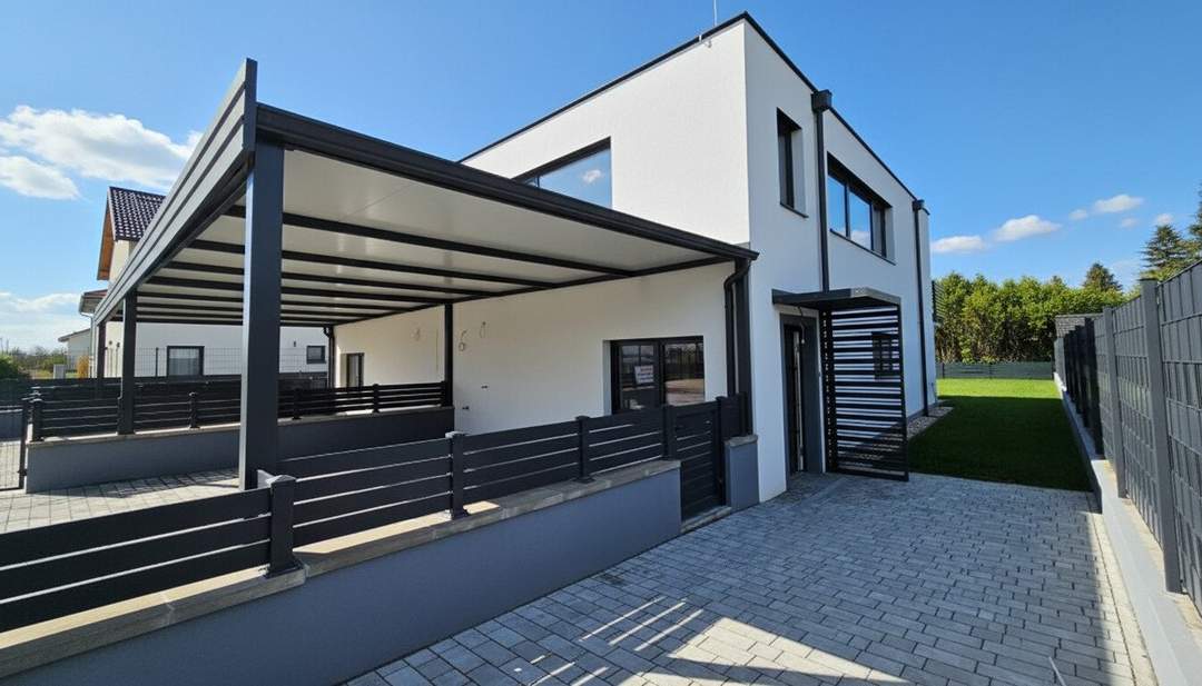 Moderne Doppelhaushälfte (rechts) - Erstbezug mit Garten, Balkon und Carport