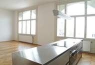 Unbefristete und zentral begehbare Altbauwohnung mit Balkon und Bulthaup-Küche