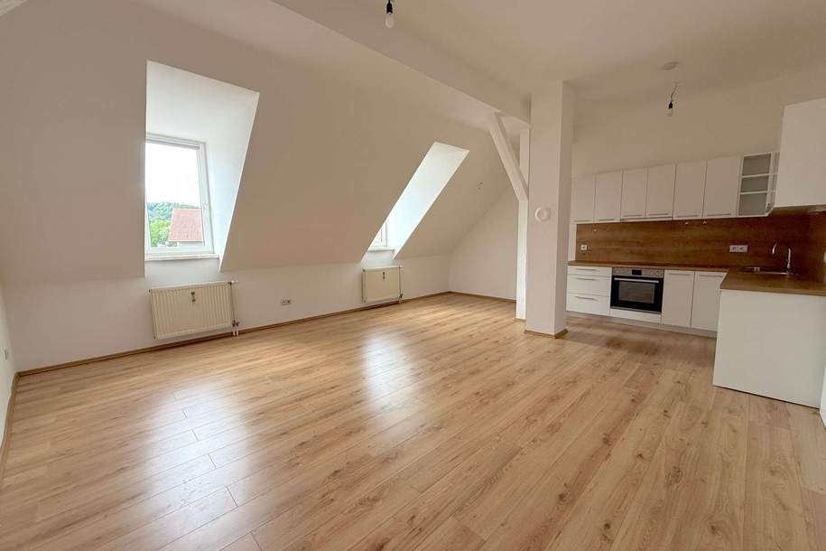 Stilvolle Dachgeschosswohnung am Griesplatz – perfekt für Singles oder Paare, Wohnung-miete, 515,00,€, 8480 Südoststeiermark