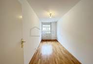 Bregenz - Zentrale Innenstadtlage, auf fast 90 m2 Wohnfläche, 3. Stock, Aussicht von 2 Balkonen auf die Dächer der Stadt.