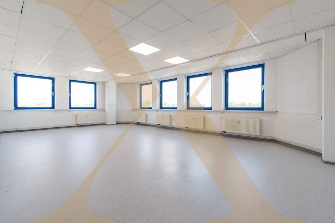 Helle Büroeinheit mit Erweiterungsmöglichkeit in Pucking zu vermieten!