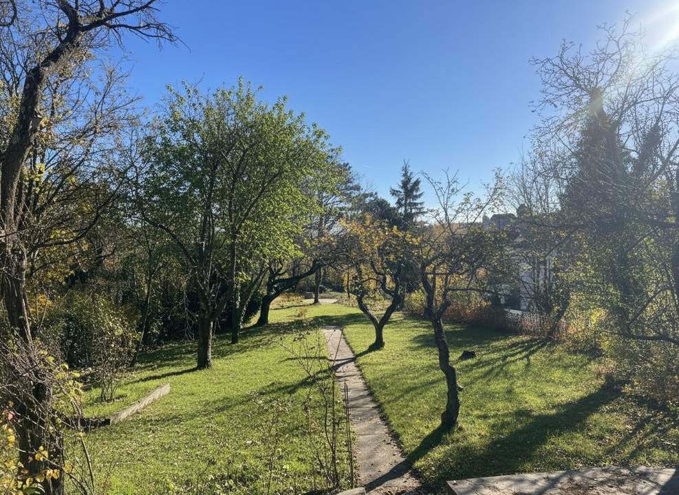 € 1.050.000 für 1.020 m² Grundstück bei Burg Liechtenstein: Haus in Traumlage STOJANSTRASSE mit wunderschönem Garten!