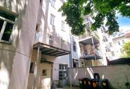 Erstbezug im letzten Regelgeschoss! Perfekt aufgeteilte 2-Zimmer + Grüner Innenhof + Ruhelage + Schönes Altbauhaus + TOP Infrastruktur und Anbindung! Jetzt zugreifen!