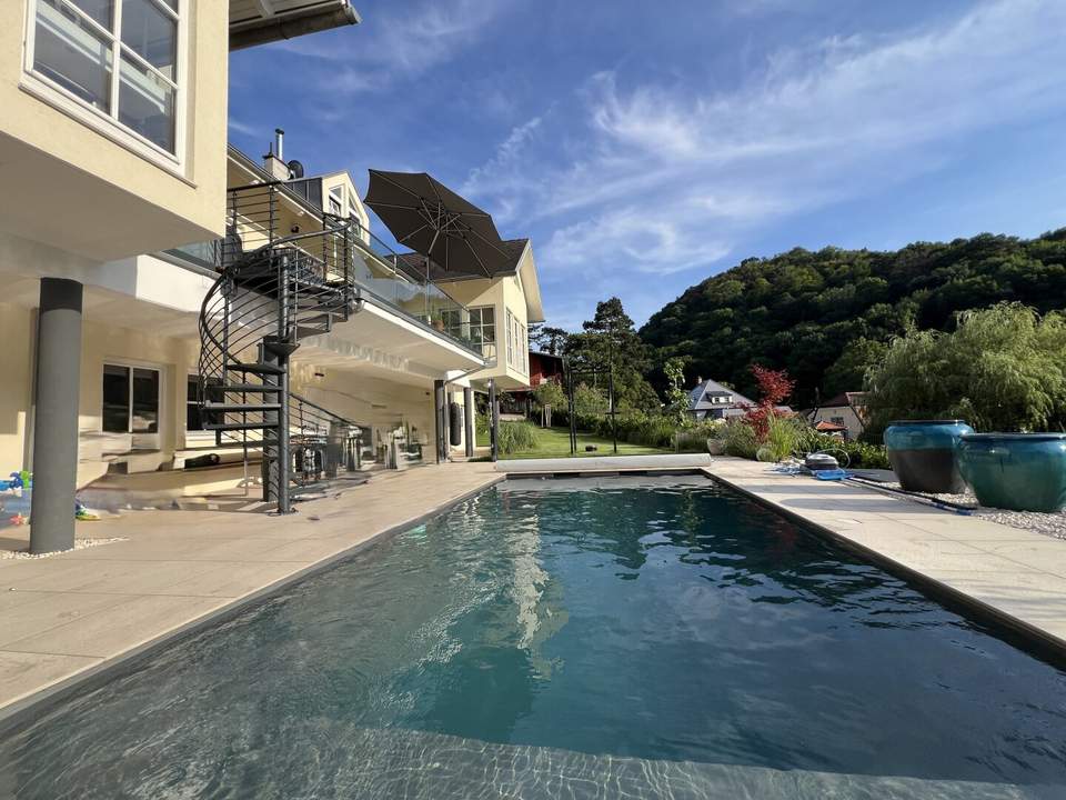 ANWESEN in der HINTERBRÜHL: Traumhaft gelegenes Haus in TOP LAGE mit Weitblick ins Grüne