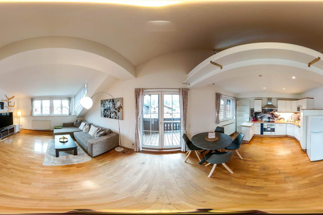 Galeriewohnung mit Balkon und überdachten PKW- Stellplatz