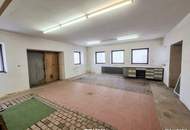 Mehrfamilienhaus mit Geschäftslokal und viel Potential auf großem Grundstück
