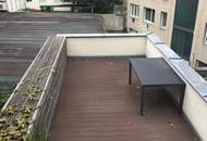 Neuwertige Zwei-Zimmer-Altbau-Wohnung nächst Naschmarkt! Herrliche Terrasse und Loggia in absolute Ruhelage!