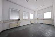 2.082m² Lagerhalle mit überdachten Rampen und ca. 148m² Büro | Parkplätze verfügbar