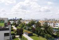 Traumhafte Dachgeschoßwohnung mit faszinierendem Panoramablick auf die Skyline.