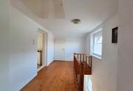 Einfamilienhaus mit Pool und großem Grundstück