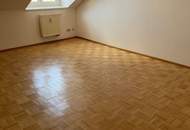 Auffallend exzellente Dachgeschoßwohnung nähe KF-Uni zu vermieten (WG möglich)!