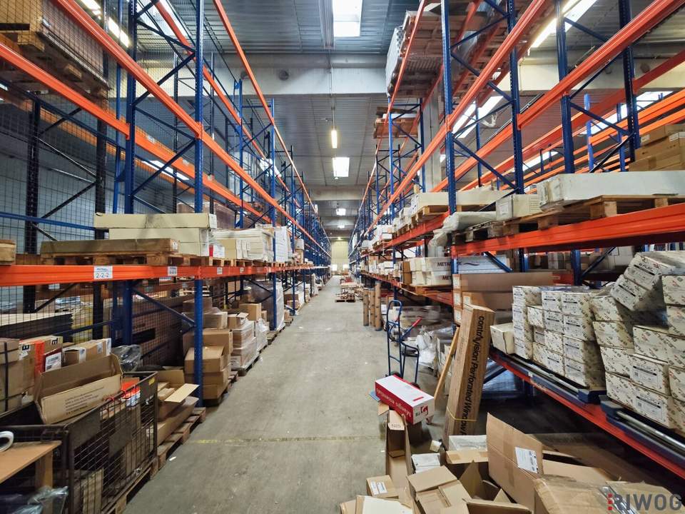 1.000m² Halle | Parkplätze verfügbar | optionale Büros zwischen ca. 55m² und 1.000m² am Standort