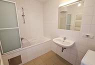 TOPGELEGENHEIT, Fernblick, 61 m2 Dachgeschoß mit 48 m2 Terrasse, Wohnküche, 1 Zimmer, Wannenbad, Parketten, Holbeingasse