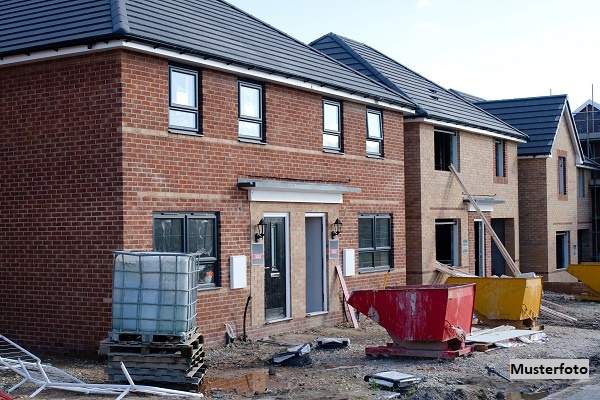 Einfamilienhaus im Rohbau mit Doppelgarage und herrlichem Ausblick – viel Potenzial