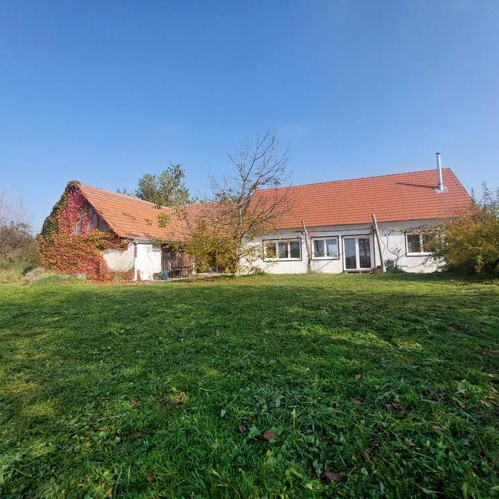 Sofort beziehbares Bauernhaus mit großem Grund in Aussichtslage