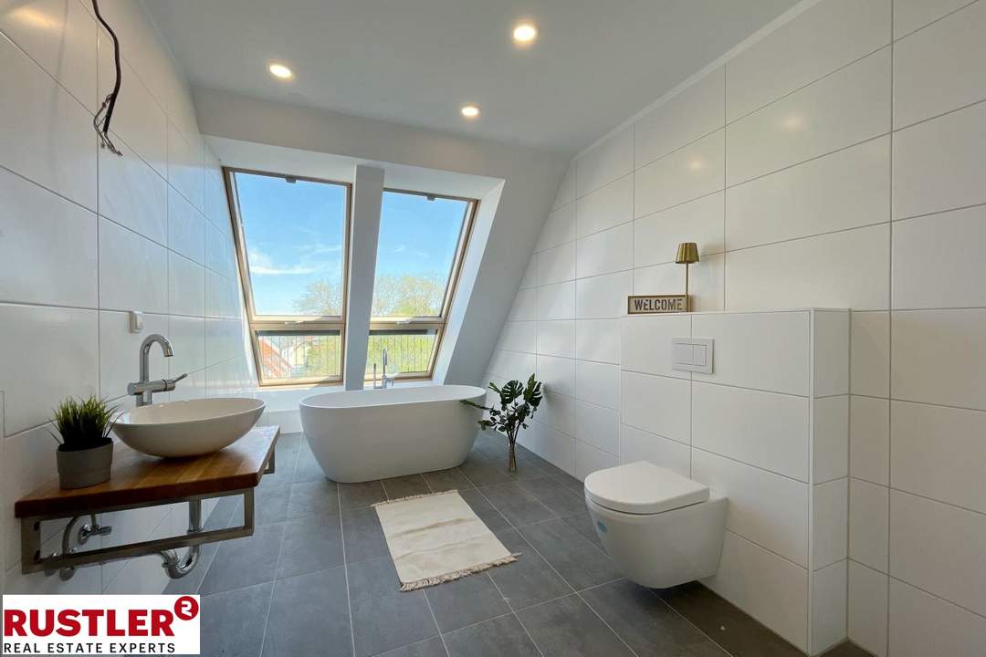 Sie suchen das Besondere? Atemberaubender Blick und großzügiges Wohnen