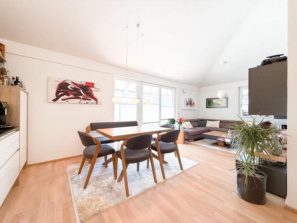 Traumhafte 4 Zimmer DG Wohnung mit großem Balkon in TOP LAGE!
