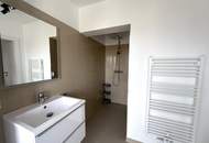 Erstbezug nach Sanierung! 2-Zimmer-Dachgeschosswohnung mit Terrasse, Balkon, Lift und Stellplatz!