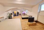 Helle Souterrainfläche mit vorgelagertem Garten