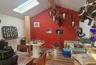 TRAUMHAFTER BUNGALOW FÜR ZWEI PERSONEN SAMT NEBENGEBÄUDE FÜR HOBBYRAUM, PARKÄHNLICHEM GARTEN MIT SCHWIMMTEICH ALS NATURPOOL DIREKT AN FELDER DER REGION ANGRENZEND