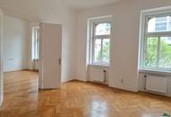 Erstbezug nach Sanierung: Helle 2-Zimmer-Altbau-Wohnung mit Balkonmöglichkeit