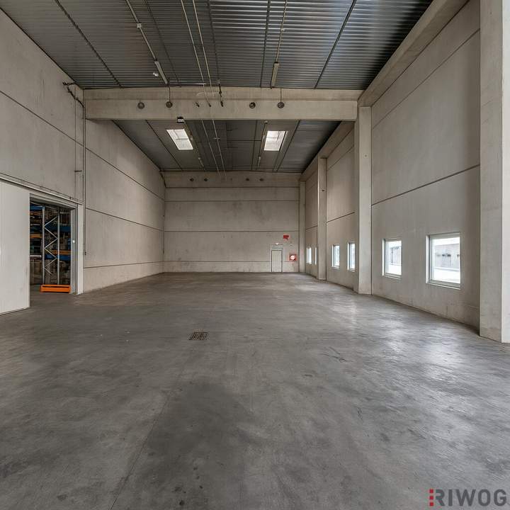 300m² Lagerhalle mit überdachter Rampe | IZ-Süd & Autobahnnähe