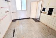 Das Haus trägt Smoking, die Wohnung wartet noch auf ihr Kleid! Renovierungsbedürftige Altbauwohnung mit toller Raumaufteilung + Traumhaft schönes Haus + Perfekte Infrastruktur und Anbindung! Jetzt zugreifen!