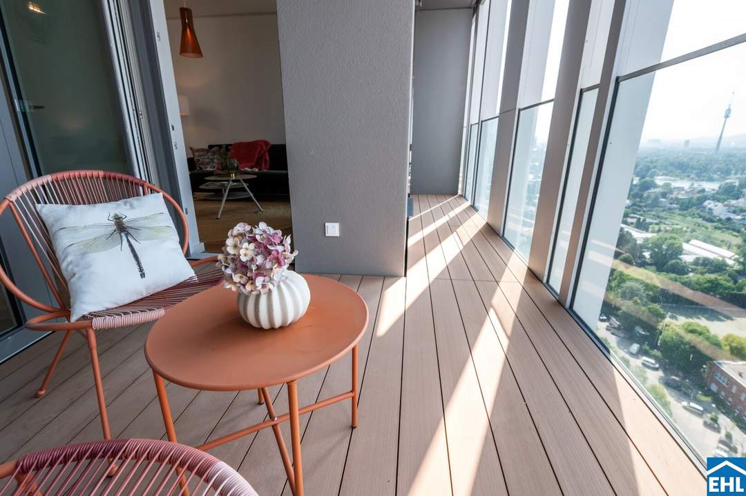 Wohnen mit Skyline-Flair – Rooftop Pool &amp; Fitness bei der U1