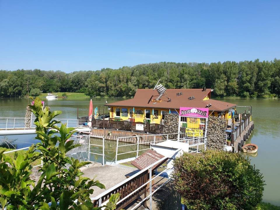 "Die African Queen auf der Donau, deine Chance auf Kult Gastro mit Traumlage"