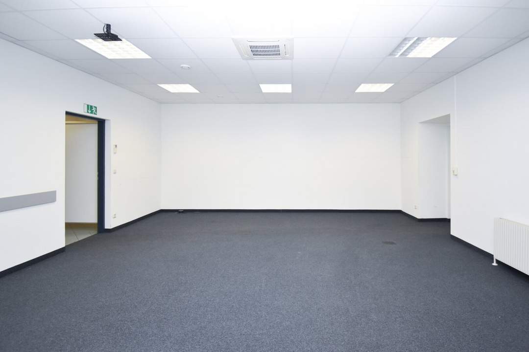 Lager- und Hallenflächen mit Büroeinheit in 1230 Wien