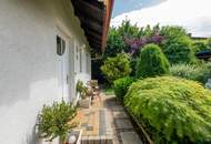 Zwei Einfamilienhäuser auf großzügigem Grundstück in sonniger Lage