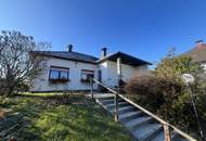 Haus in Grünruhelage mit offener Terrasse, Balkon und Garage