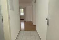 Außergewöhnliches 3-Zimmer-Familiendomizil im Grünen mit Erholungsfaktor und perfekter Infrastruktur! Helle Räume, modernes Bad und praktischer Hauswirtschaftsraum inklusive!