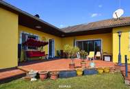 Licht, Luft und Freiheit: Bungalow mit großem Garten und Pool