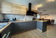 Großzügiges &amp; exklusives Familienhaus auf einer Ebene mit Garten und Nebengebäude