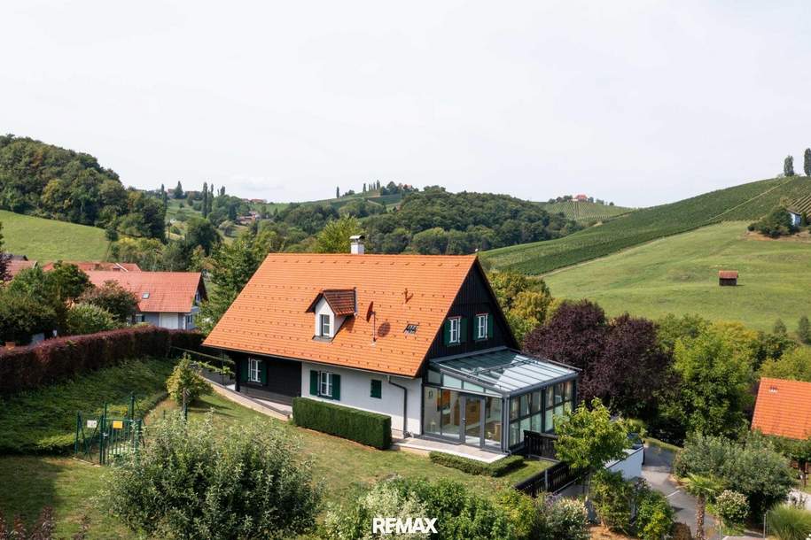 Sie suchen ein stilvolles Zuhause an der Weinstraße mit Fernblick, Wellnessbereich und eigenem Weinkeller? Dann sollten Sie sich diese besondere Immobilie unbedingt ansehen!, Haus-kauf, 689.000,€, 8461 Leibnitz