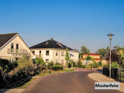 Wohnhaus mit Einliegerwohnung, Atelierbereich und 2-geschossigem Zubau (Bj. 1965, erweitert)