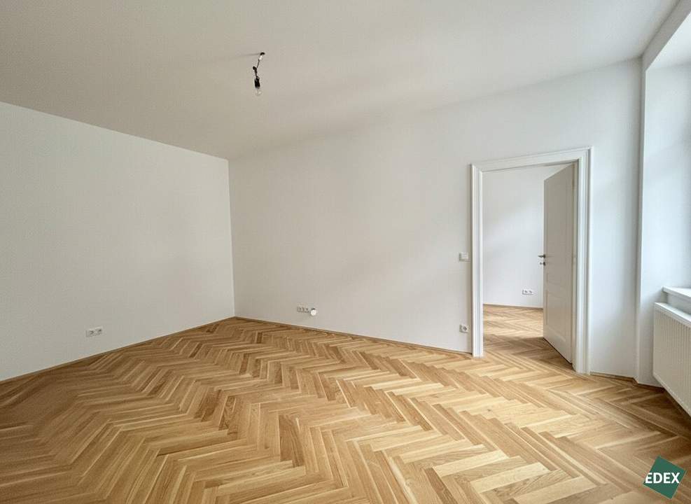 Stilvoll sanierte Altbau-2-Zimmerwohnung in ruhiger Innenhoflage