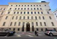 Erstbezug nach Sanierung – Repräsentatives Altbau-Büro nahe Rathaus mit Terrasse