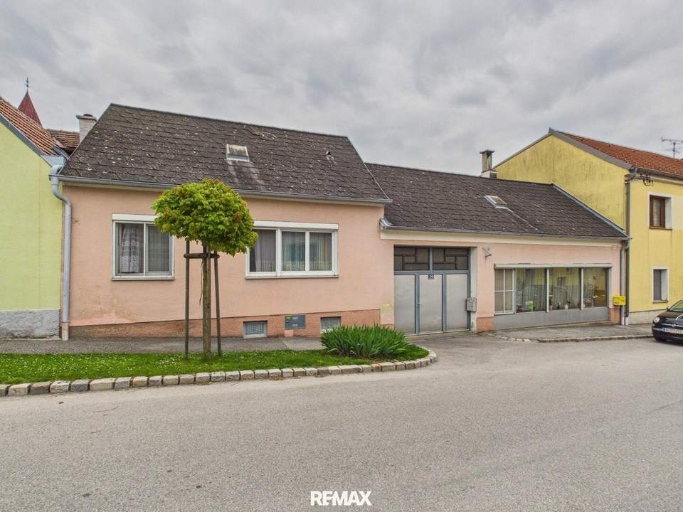 Renovierungsbedürftiges Einfamilienhaus in zentraler Ortslage - Hundsheim