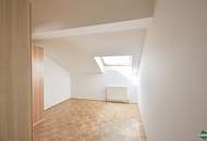 Helle 3-Zimmer-Dachgeschoß-Wohnung mit Blick auf die Votivkirche