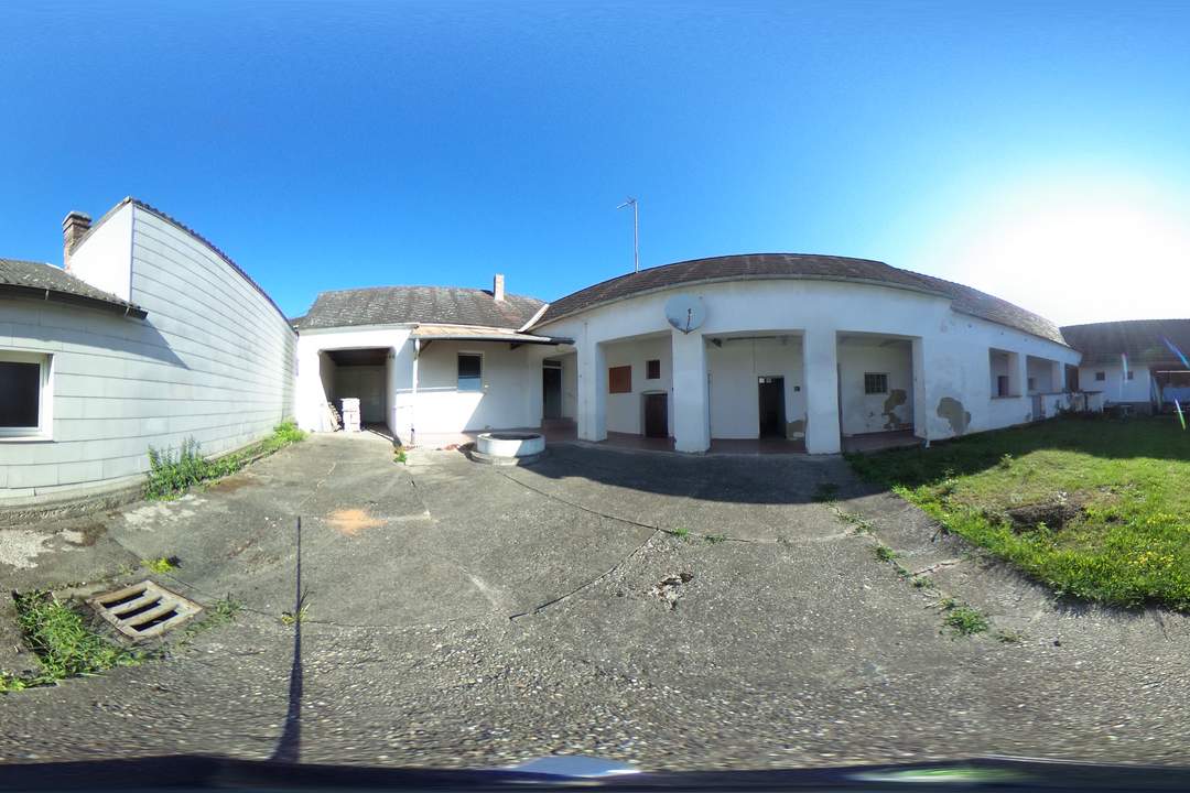 Sanierungsbedürftiges Landhaus in ruhiger Lage!