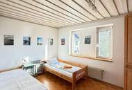 Charmantes Zweifamilienhaus mit zwei separaten Eingängen, kleinem Garten und attraktivem Sanierungspotenzial!