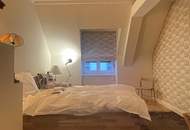 GROßZÜGIGE 3 -ZIMMER-MANSARDENWOHNUNG IM STADTPALAIS