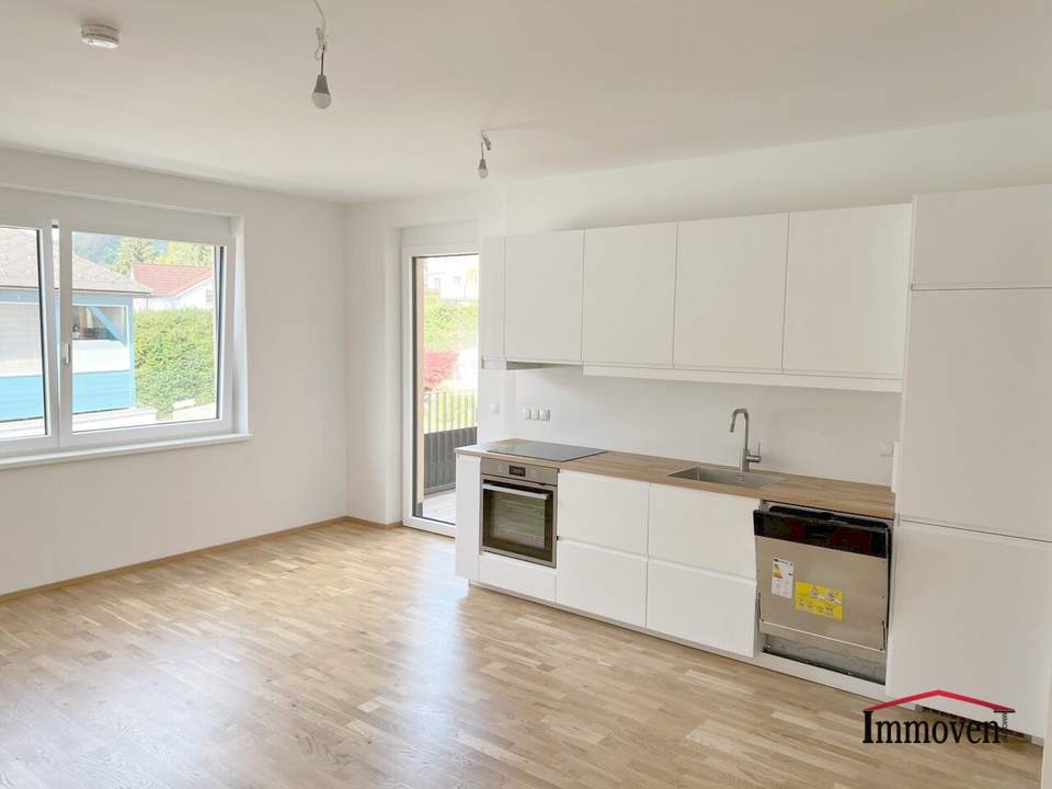 UNBEFRISTET - Sonnige 3-Zimmerwohnung mit großer Terrasse und überdachten Stellplatz