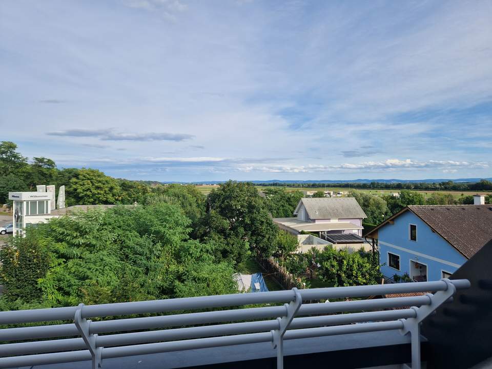 TRAUMHAFTE BALKONWOHNUNG MIT HERRLICHEM AUSBLICK UND MORGENSONNE