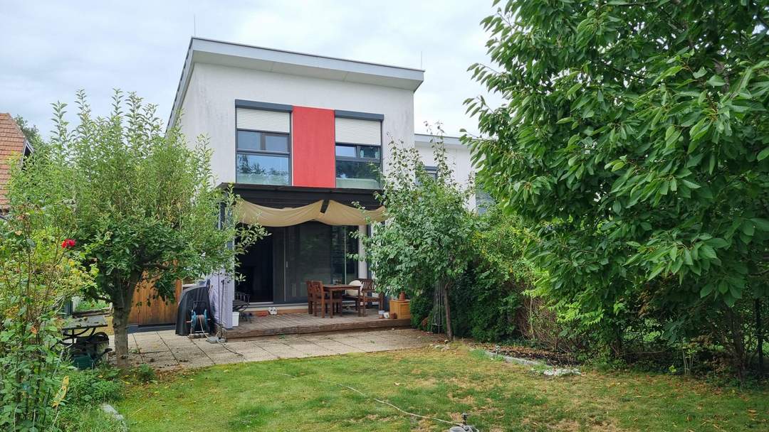 "Living near the Alte Donau"
