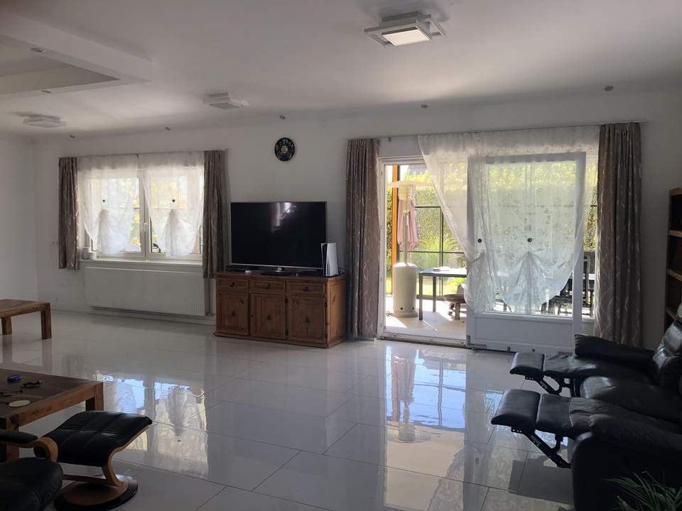 Top modernisiertes, Ein - Zweifamilienhaus, voll unterkellert, mit zwei separaten Eingängen