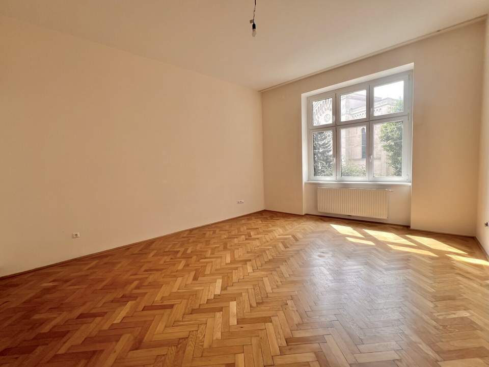 Bezugsfertige Altbauwohnung in schöner Liegenschaft
